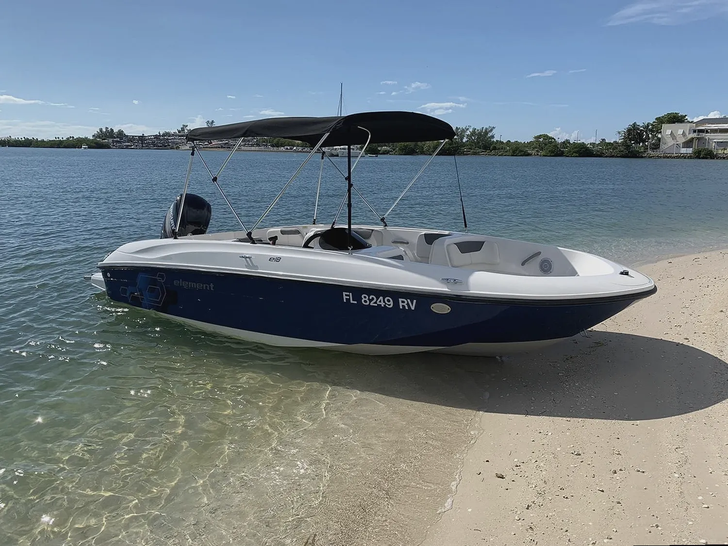 Barco disponible para alquiler en Platja d'Aro, Cataluña